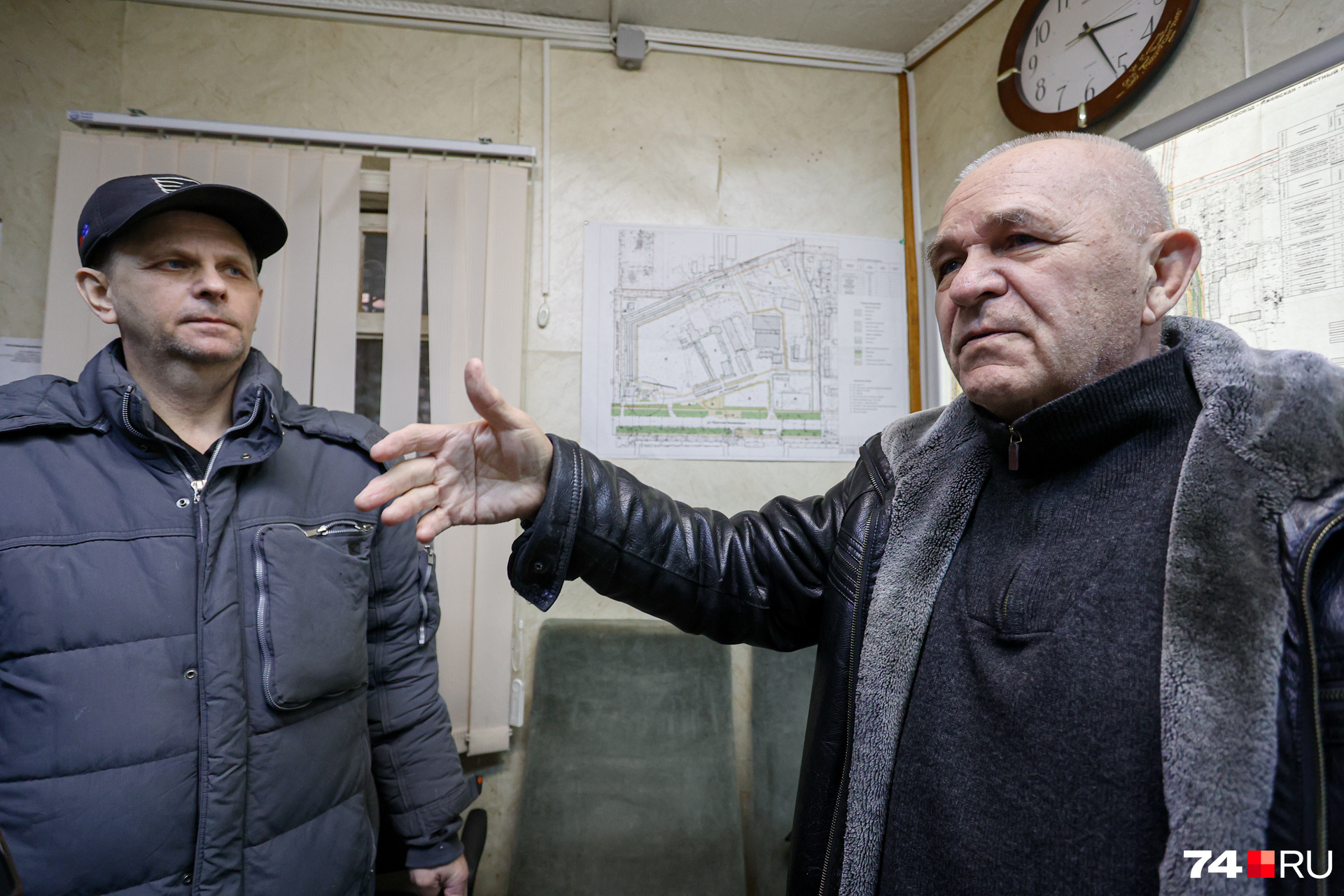Виталий Мельников (справа) написал жалобы губернатору, мэру и теперь ищет поддержки СМИ