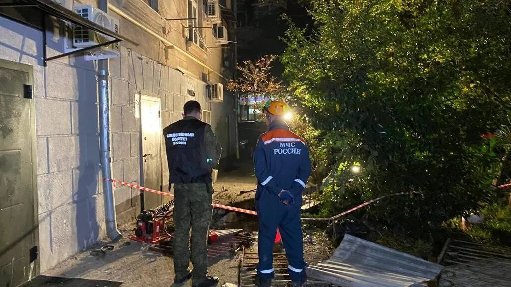СК начал проверку после гибели двух людей на упавшем балконе в Сочи