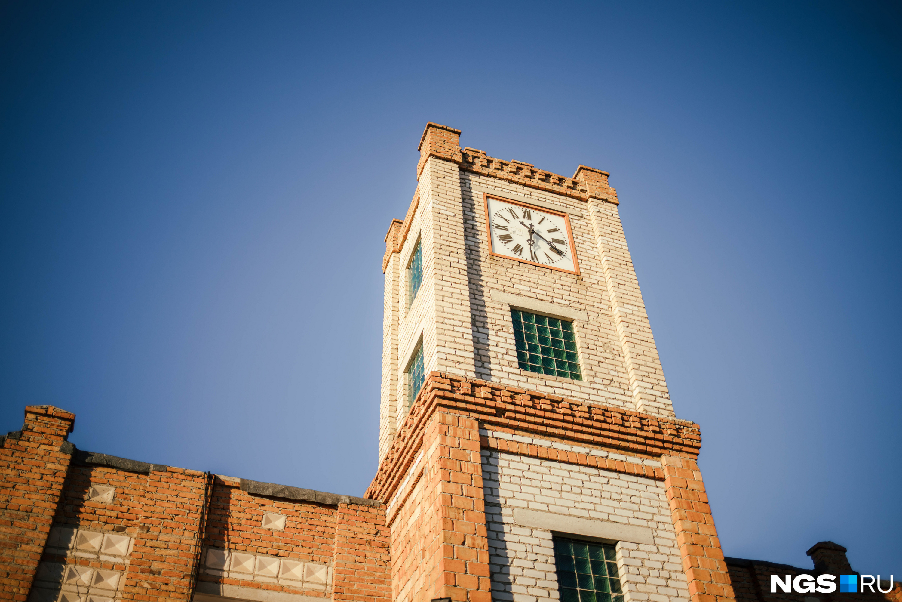 Главная достопримечательность Неудачино — башня с часами, сконструированными местным мастером Абрамом Штеффеном