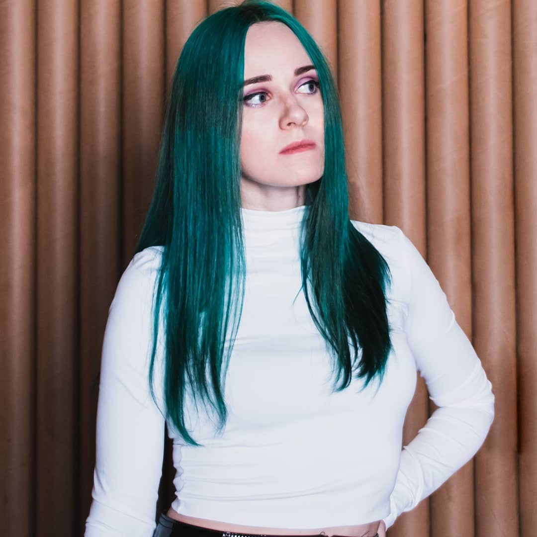 «Зеленый или фиолетовый?» — спросила Наталья у подписчиков после экспериментов с цветом волос