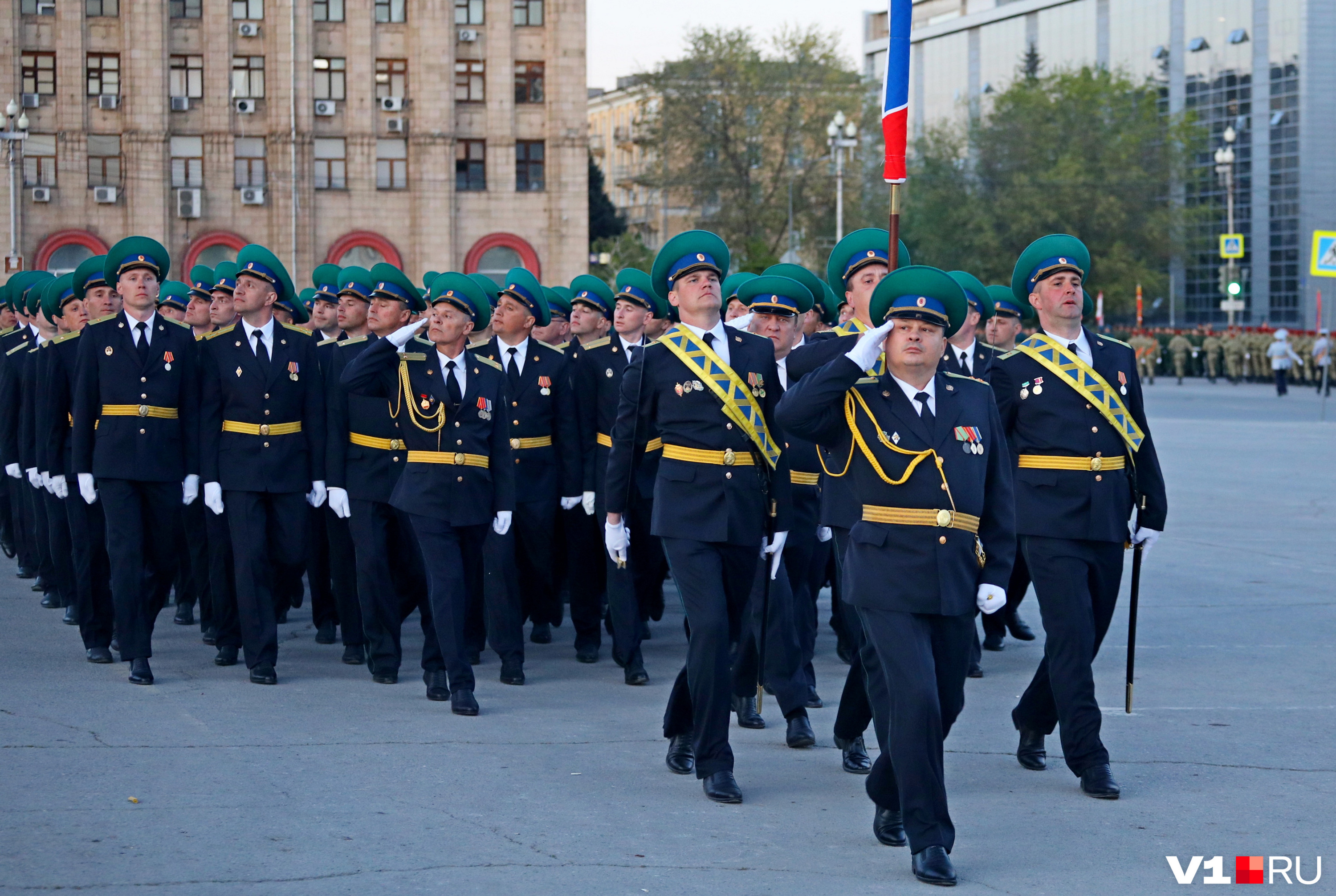 Репетиция парада волгоградский проспект. Парад Победы 2022 Волгоград. Пограничники на параде. Парад в Волгограде. Погранвойска парад.