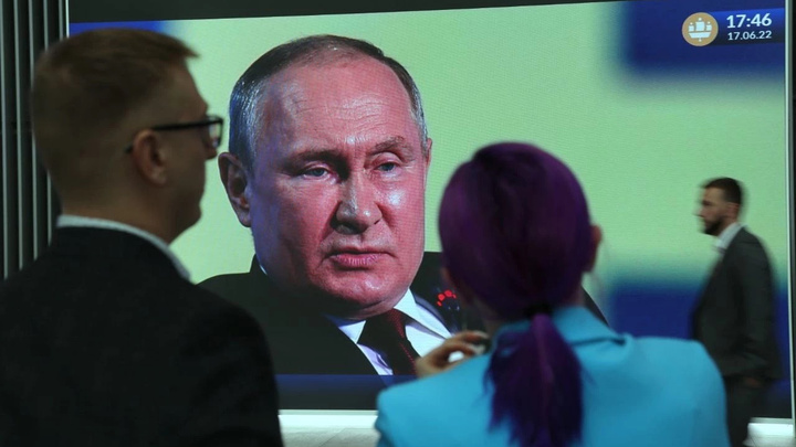 «Успокоить бизнес и население». Разбор речи Путина на ПМЭФ от политолога