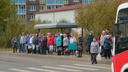 Толпа в ожидании автобуса: как горожане выезжают с самой удаленной площадки Маргаритинки