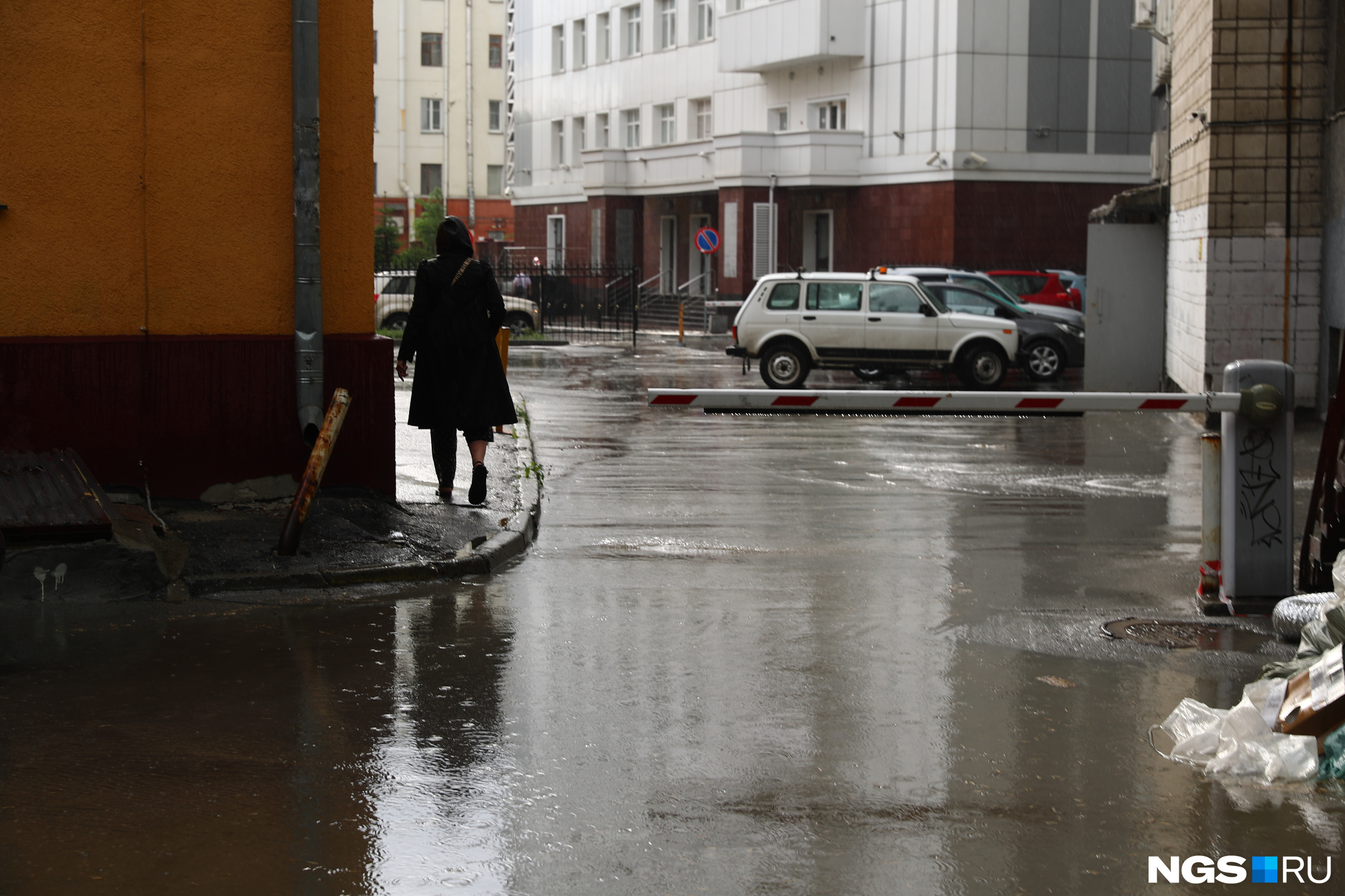 Будет ли дождь сегодня вечером. Дождливый Новосибирск. Дождливый Новосибирск фото. Последствия дождя в НСК. Дождь в Новосибирске фото.