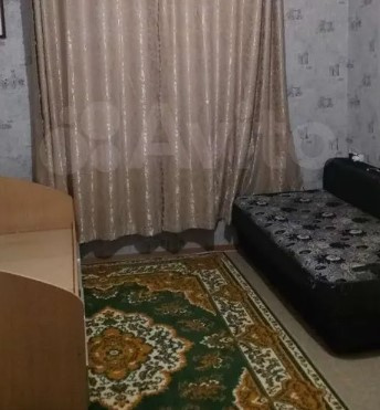 Зато расположение хорошее: рядом остановка общественного транспорта и магазины