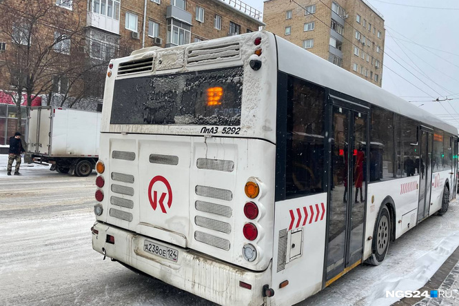 В некоторых автобусах Красноярска до сих пор нет QR-кодов. Почему?