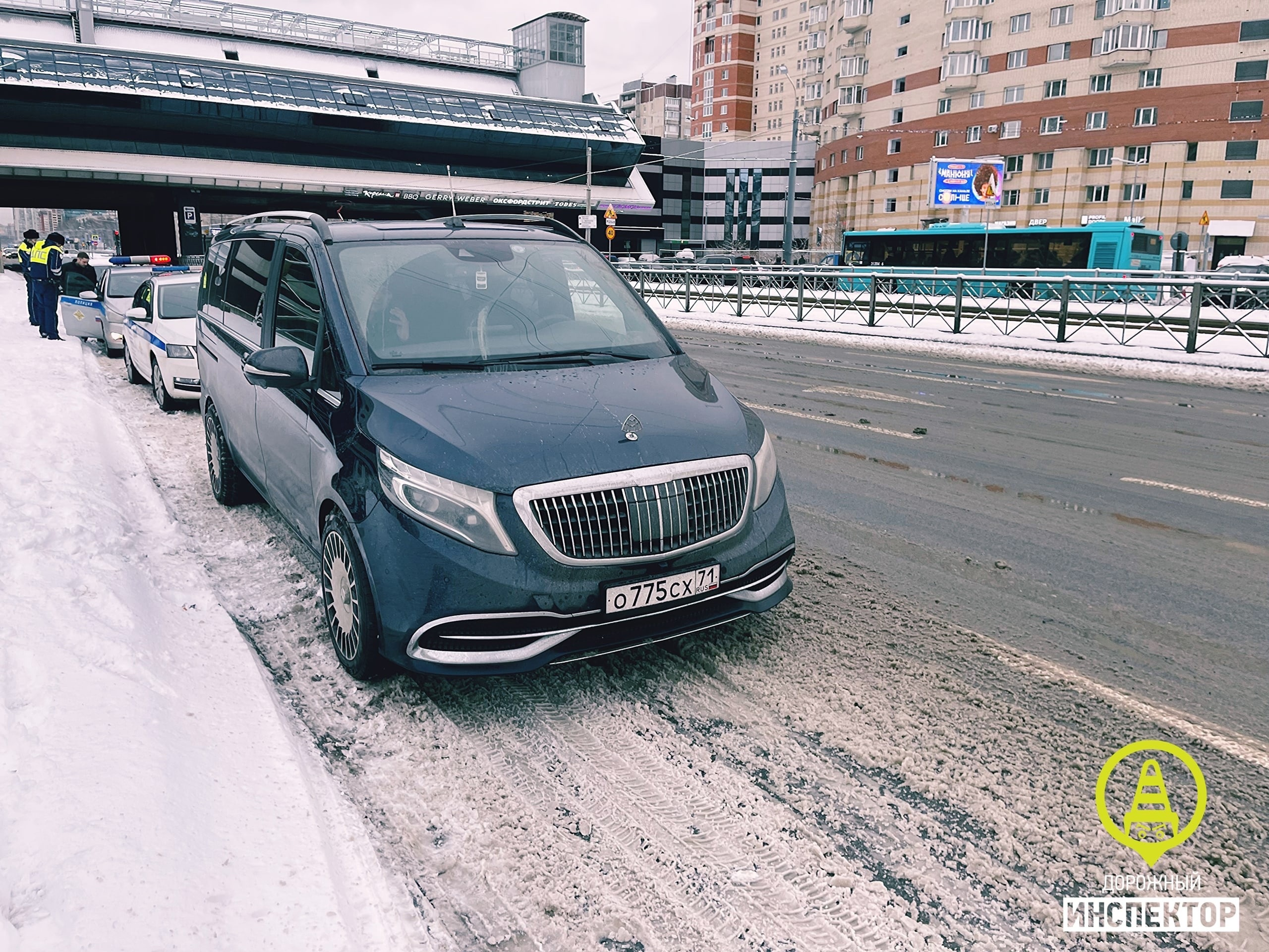 Два рубля положил ему в бардачок». ГУ МВД показывает видео, как пьяный  водитель «Майбаха» пытался подкупить полицейских | 03.02.2023 |  Санкт-Петербург - БезФормата