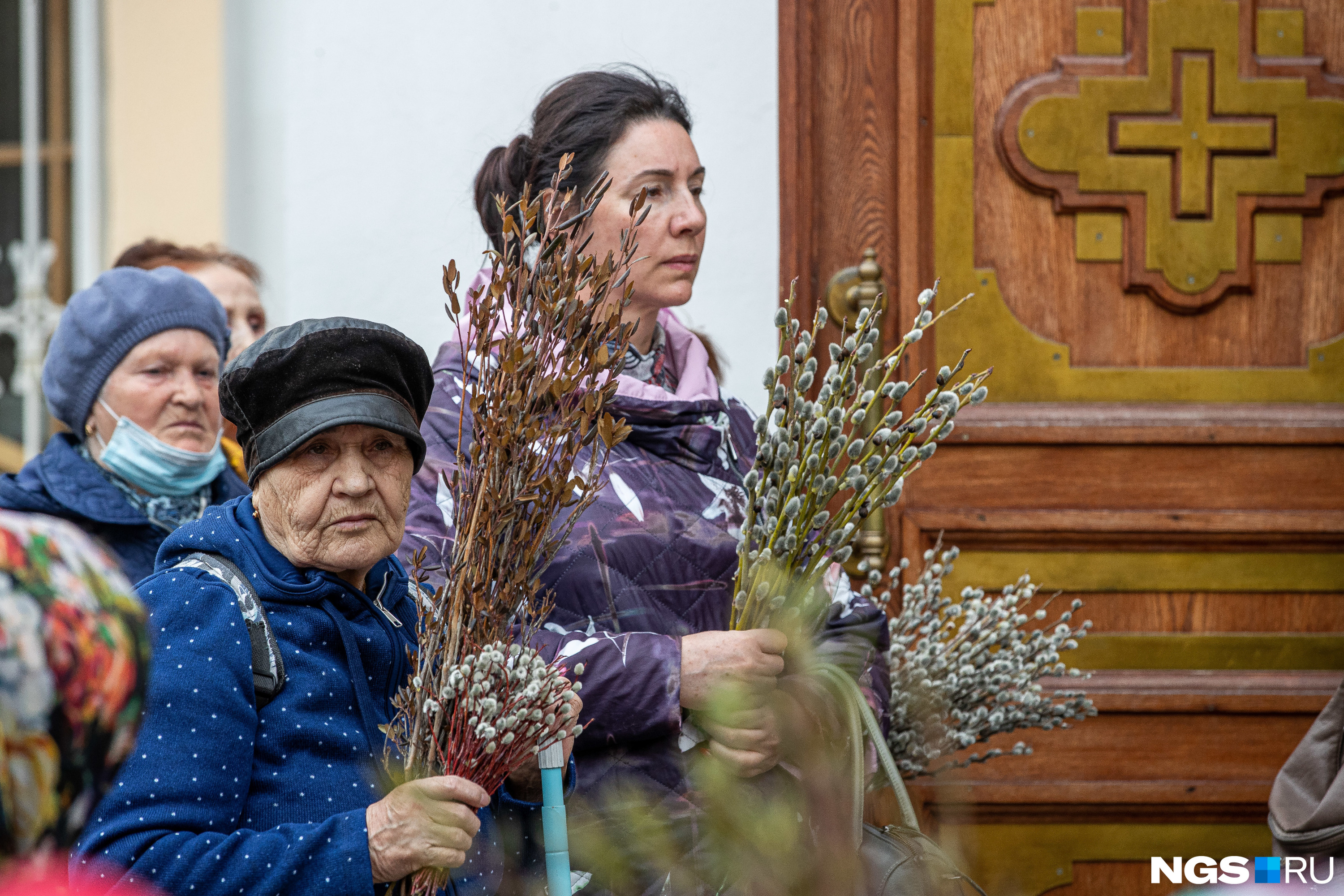 Можно прибираться в вербное воскресенье дома. Вербное воскресенье в церкви. Букет из вербы на Вербное воскресенье. Православные отмечают Вербное воскресенье. Вербное воскресенье служба в храме.