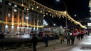 «Начинаем создавать новогоднее настроение»: в центре Новосибирска зажглись праздничные гирлянды