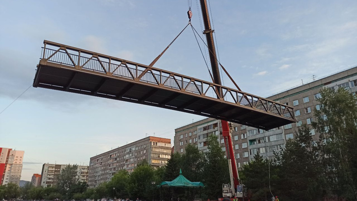 Через Качу перебросили новый мост. По нему можно будет попасть в сквер имени Юдина