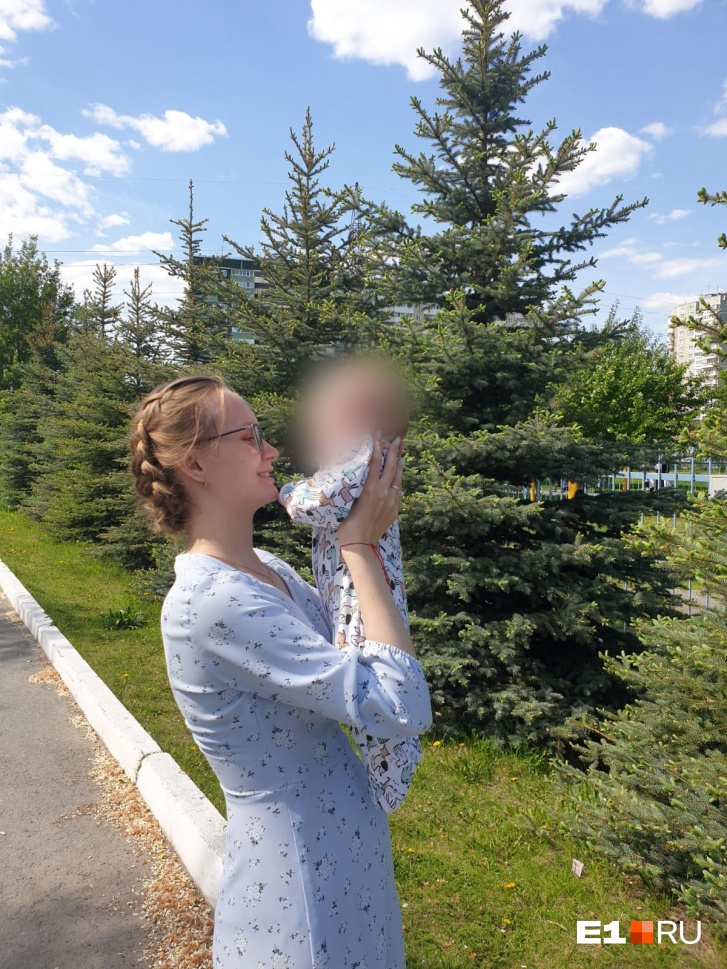 Света обожала своего маленького ребенка, а Никита заявил, что не будет тратить деньги на сына Света обожала своего маленького ребенка, а Никита заявил, что не будет тратить деньги на сына