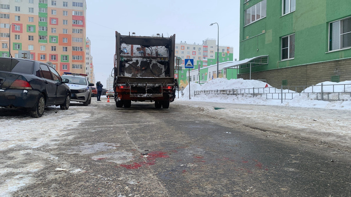 Нижегородца сбил мусоровоз в жилом комплексе «Бурнаковский»
