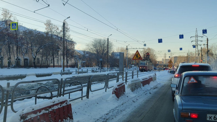 В Челябинске открыли движение трамваев на перекрестке улиц Первой Пятилетки и Артиллерийской