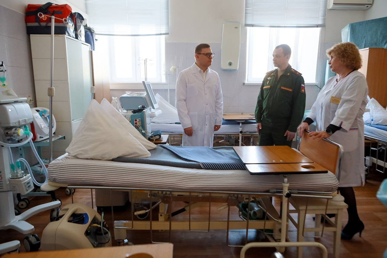 Российские раненые в госпитале. Челябинский военный госпиталь. Военнослужащие в госпитале.
