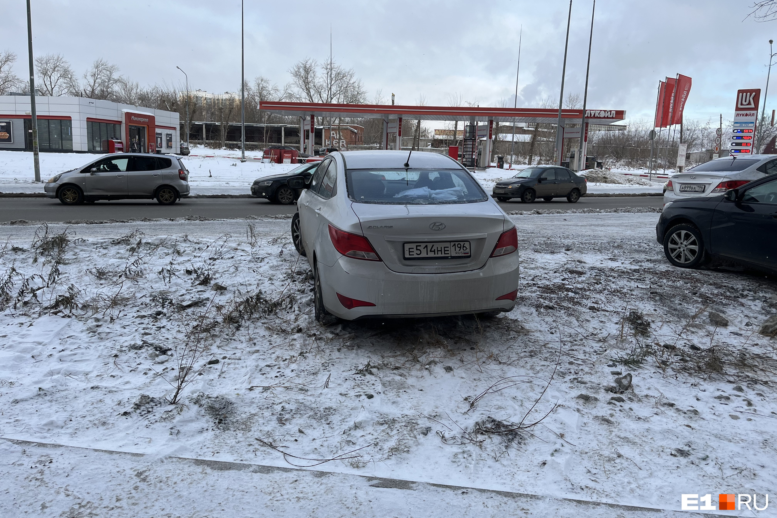 Шаг к победе над грязью: в Екатеринбурге автохамов на газонах начнут ловить «Парконами»