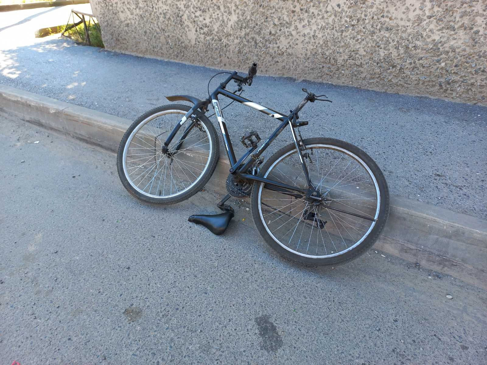 У велосипеда повреждены сидушка и руль