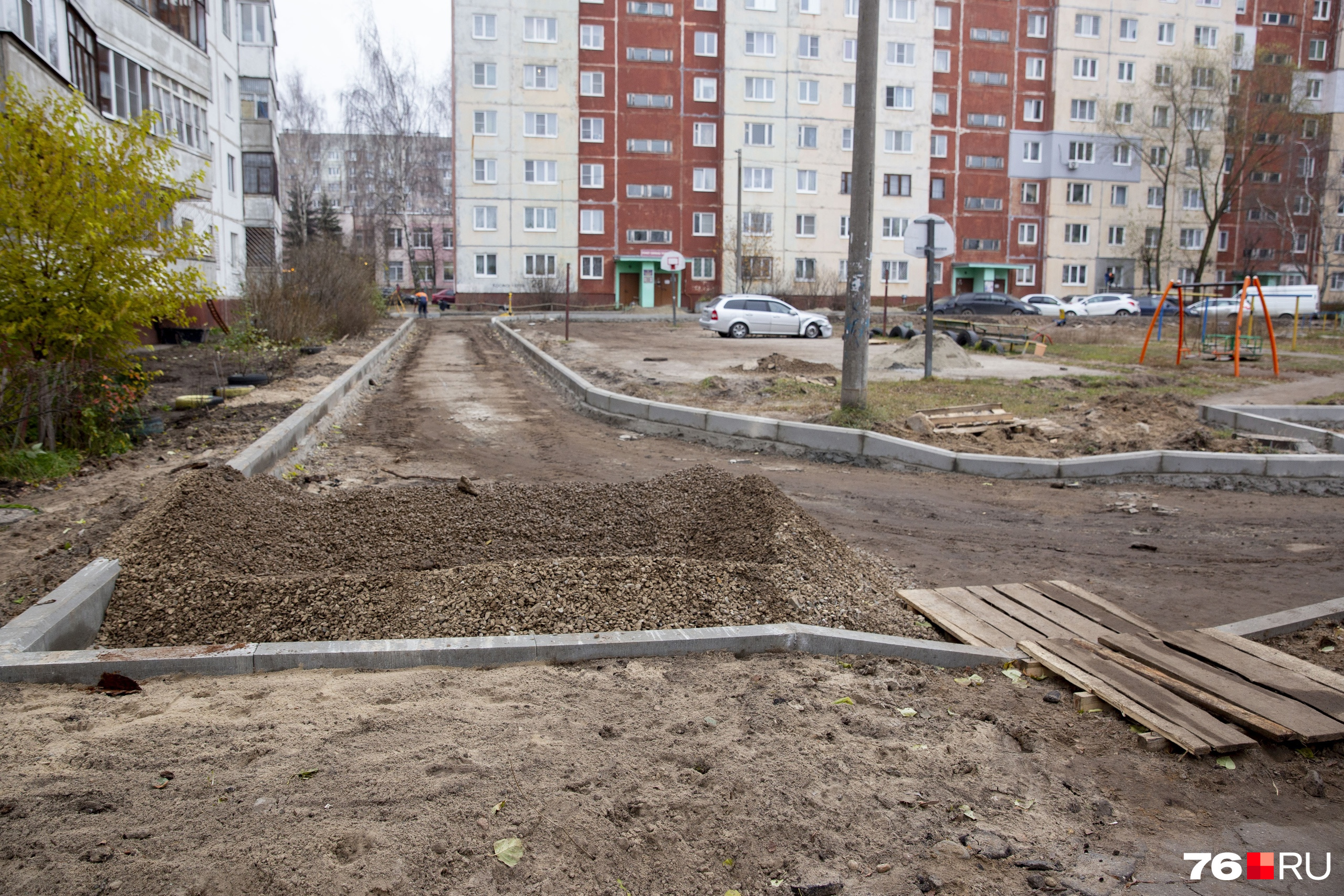 Сорваны все сроки и по ремонту дворов домов на улице Космонавтов в Заволжском районе