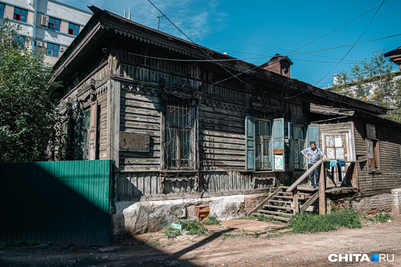 Что будет если залезть на крышу жилого дома