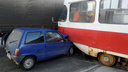 «Оку» зажевало: на Заводском шоссе произошло ДТП с трамваем