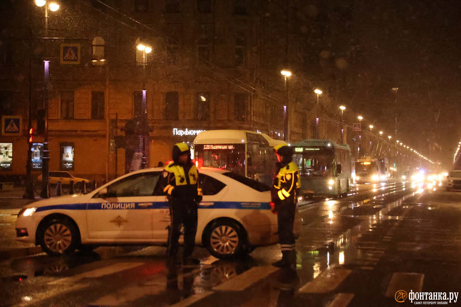 Пожар в доходном доме Милицина на Большом проспекте П.С. в Петербурге 31  января 2023 г., фото и видео - 31 января 2023 - ФОНТАНКА.ру