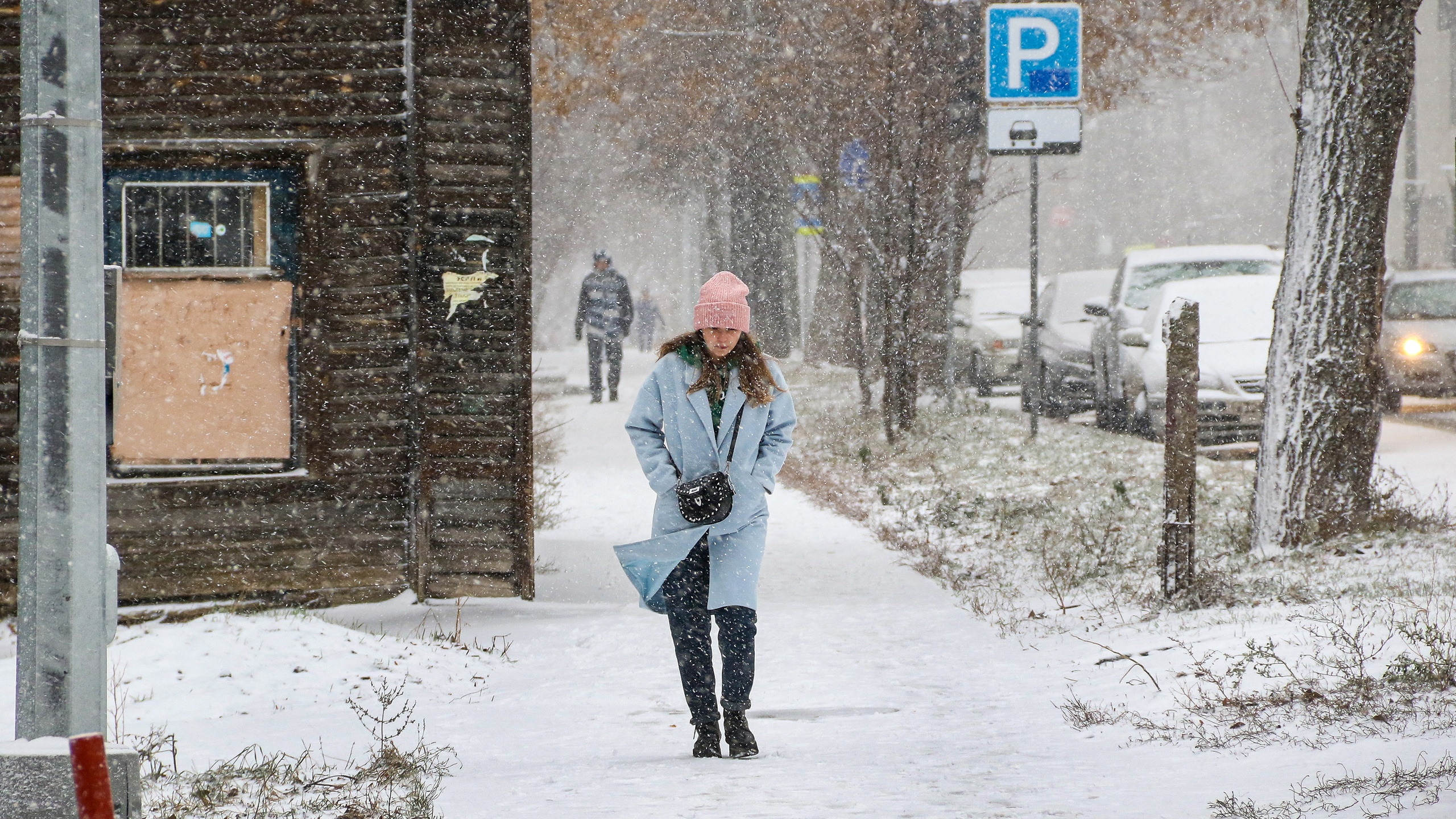 Там сейчас прохладно. Мокрый снег. Ожидается снег. Снег с дождем. Мокрый снег Нижний Новгород.