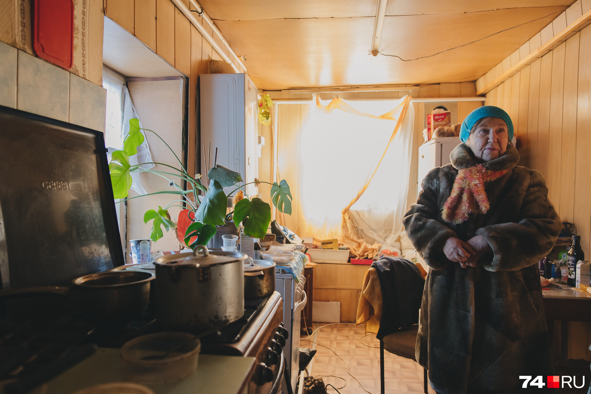 Нина Захарова живет скромно, чтобы не копить долгов, а при возможности еще и помогать родным и знакомым