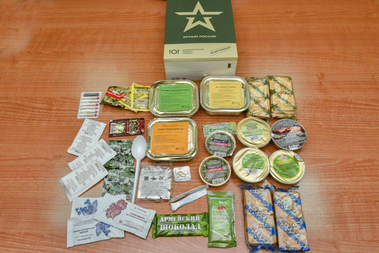 вещи в женской сумке. покажи содержимое. электронное учебное пособие по русскому языку. покажи содержимое. сухпаек мобилизован.