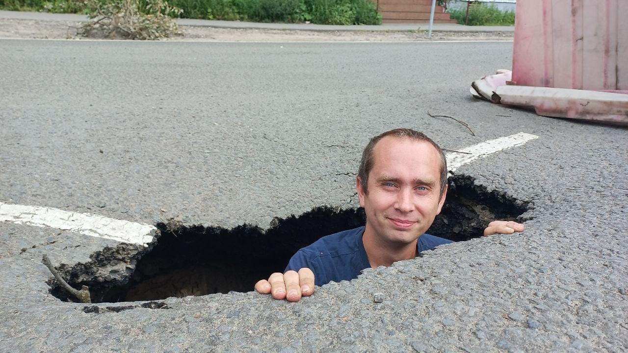 «У нас находят алмазы, а ямы не видят»: что автор вирусных фото думает о дорогах Архангельска