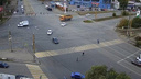 В Челябинске пенсионер за рулем «Лады» сбил женщину на пешеходном переходе. ДТП попало на видео