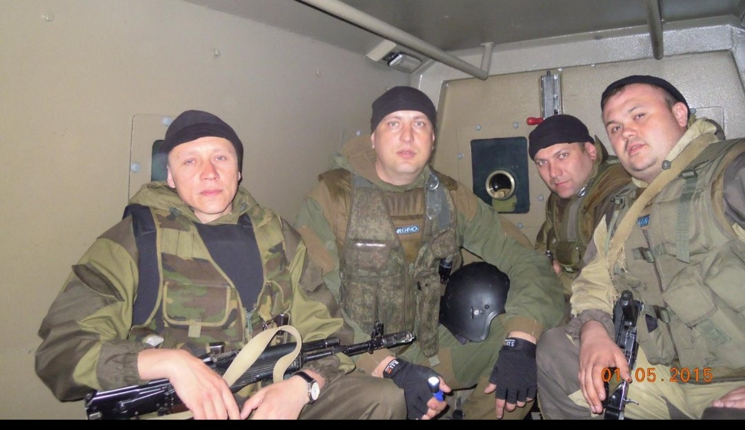 Даниил Виноградов (крайний справа) часто бывал в рабочих командировках
