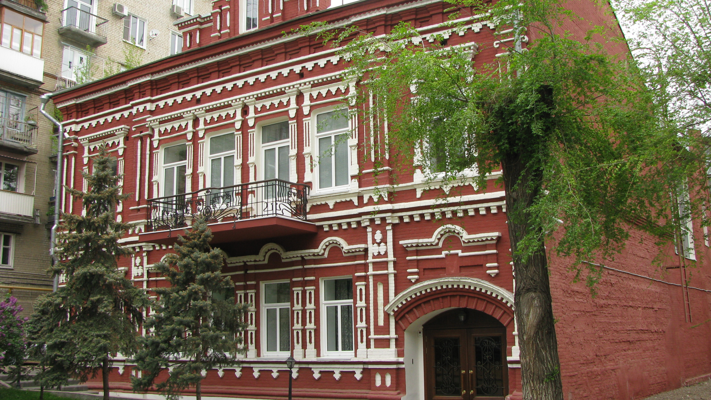 «Он мне больше не нужен»: экс-мэр продает свой исторический особняк в центре Волгограда
