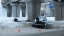 В Новосибирске Subaru Legacy врезался в опору <nobr class="_">моста —</nobr> погиб <nobr class="_">35-летний</nobr> водитель и его пассажир