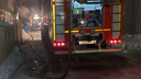 Спасатели вынесли три газовых баллона из пожара в Новосибирске