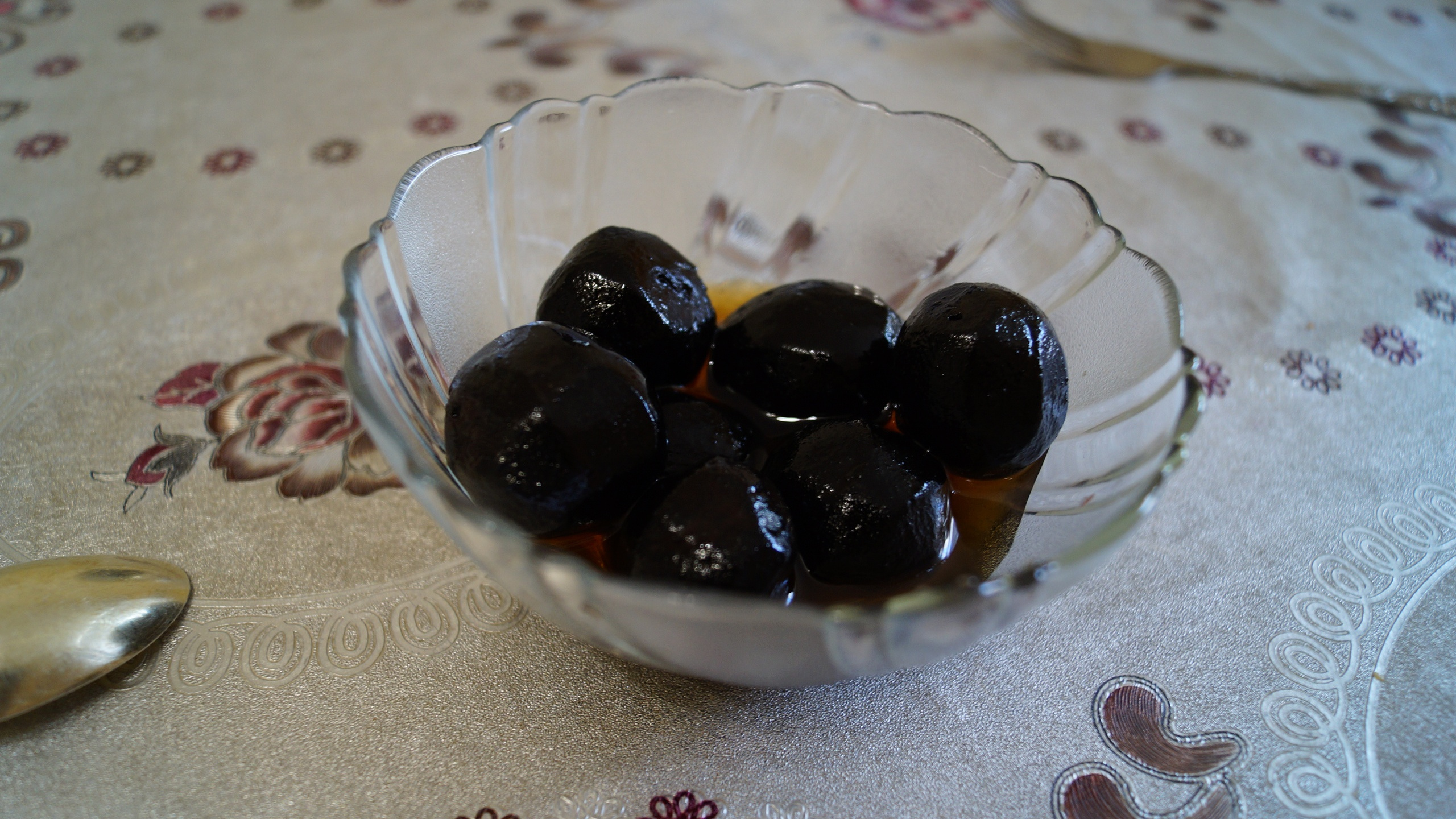 «Мне его передала мама»: волгоградка поделилась старинным армянским рецептом варенья из орехов