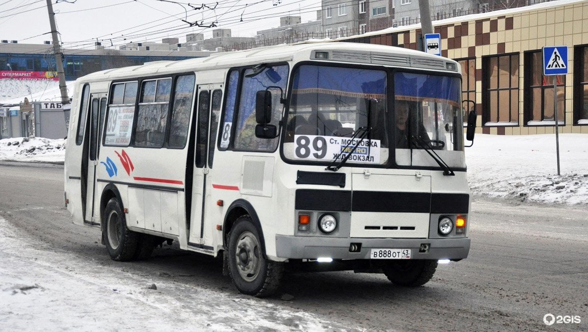 Иногда Андрею Бондаренко приходилось делить 89-й маршрут с другими перевозчиками