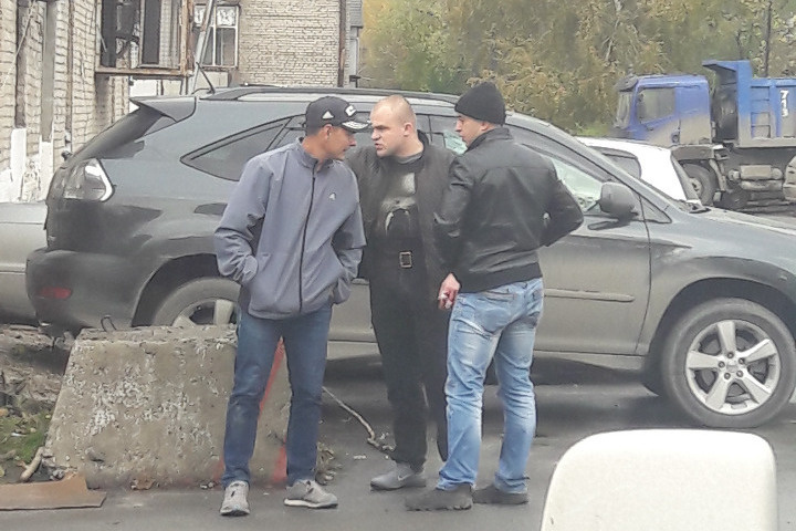 По словам потерпевшего, собровцы не представились, и он принял их за террористов По словам потерпевшего, собровцы не представились, и он принял их за террористов
