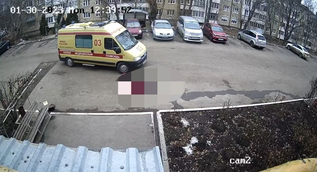 На Ставрополье пенсионерка попала в реанимацию, угодив под автомобиль скорой помощи