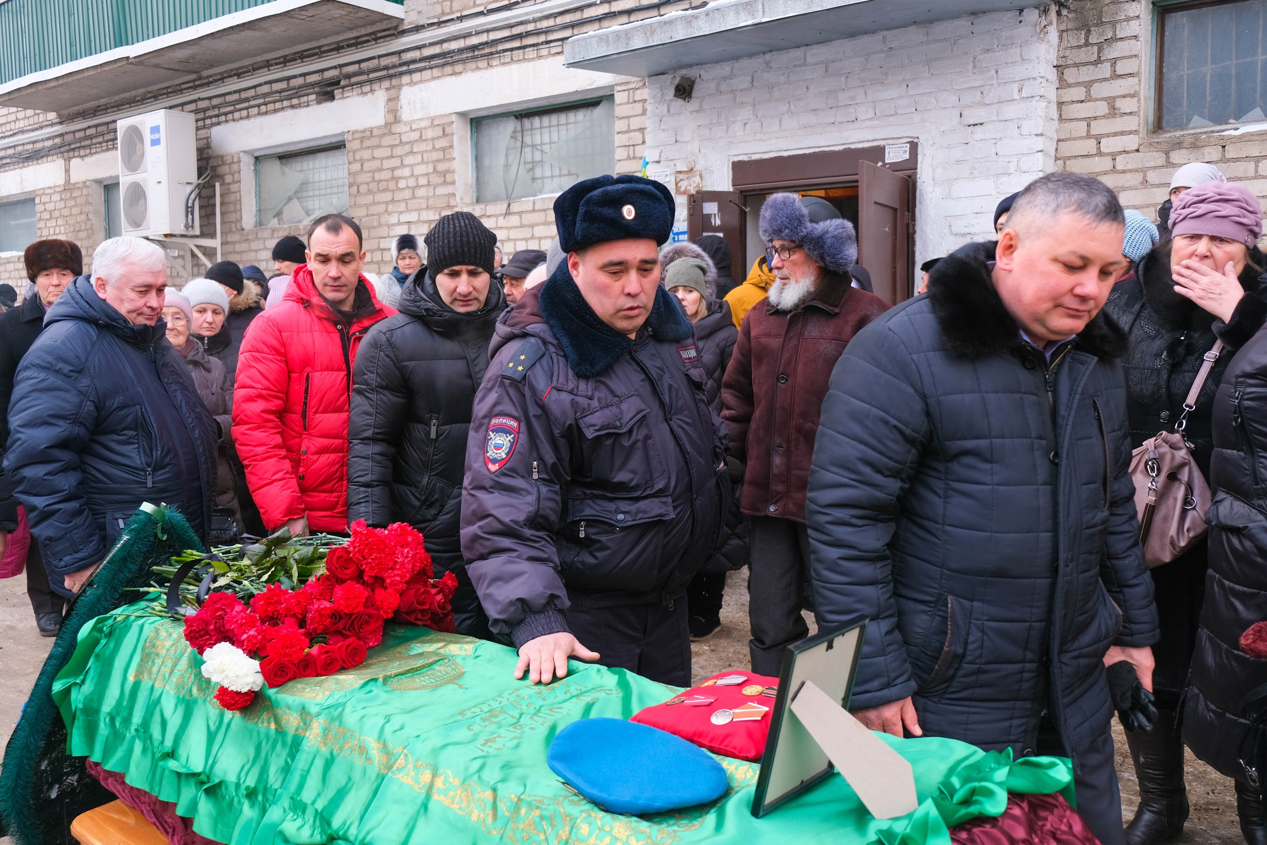 Последние новости общество. Простились с погибшим в ходе спецоперации. Простились с военнослужащим погибшим Уфа.