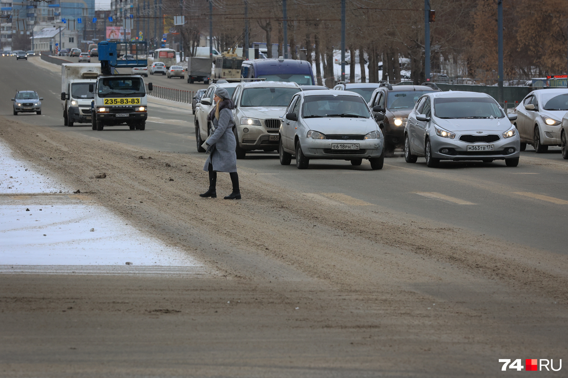 Улица Братьев Кашириных в снегу, но и без луж