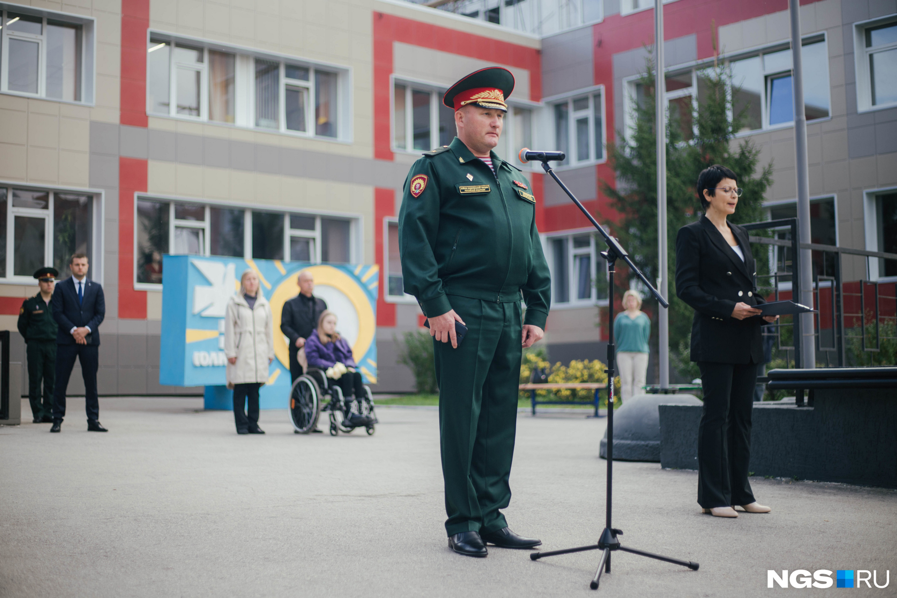 Начальник института, генерал-майор Валерий Косухин произнес речь в память о погибшем