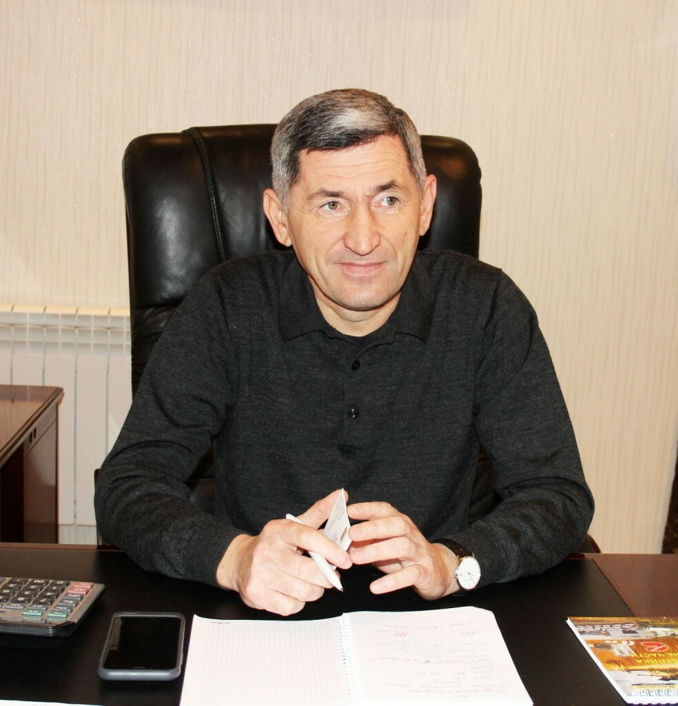 Радик Рафиков возглавляет также и государственный совхоз