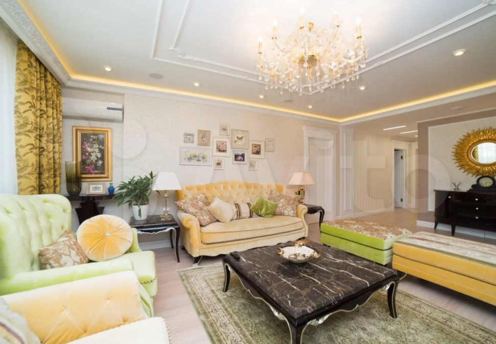 Эта квартира продается за 25 миллионов рублей, в ней 9 комнат