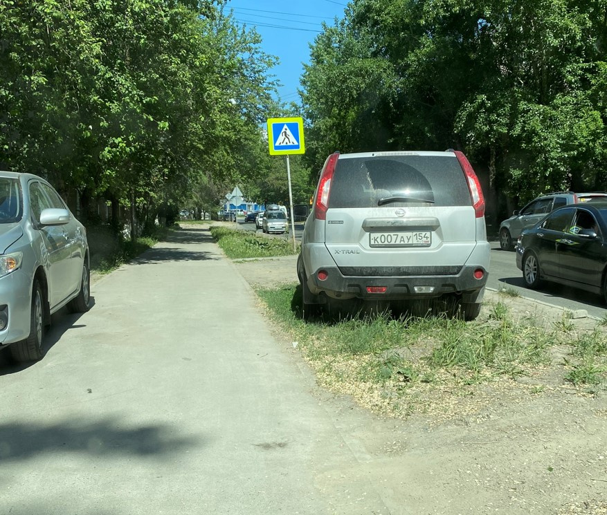 Стоянка на газоне Стоянка на газоне
