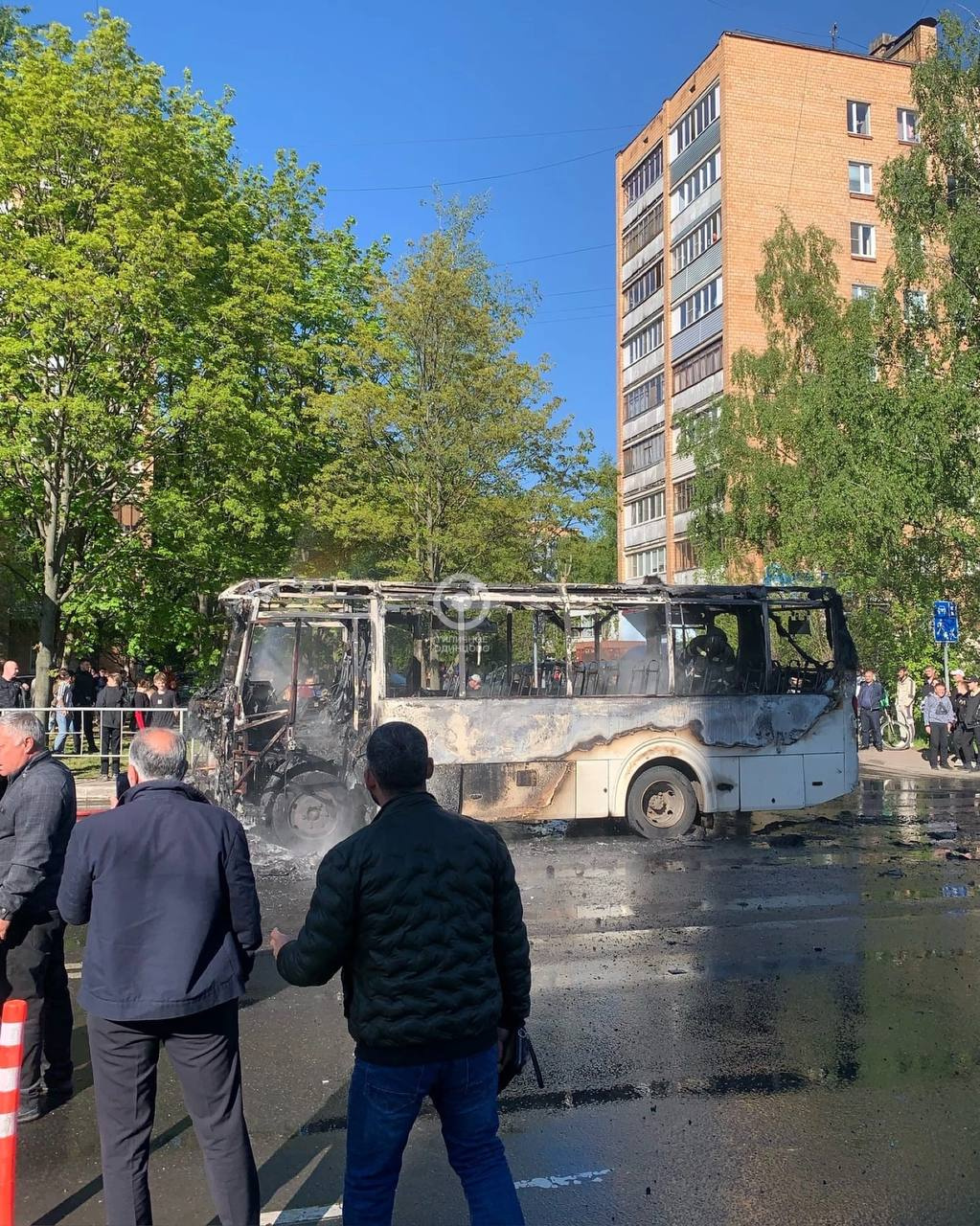 Автобус сгорел за несколько минут Автобус сгорел за несколько минут