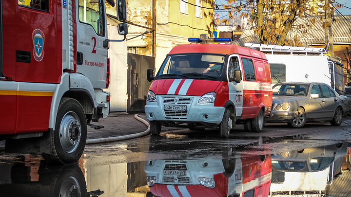 Два человека погибли на ночном пожаре в Кемерове, 26 удалось спасти