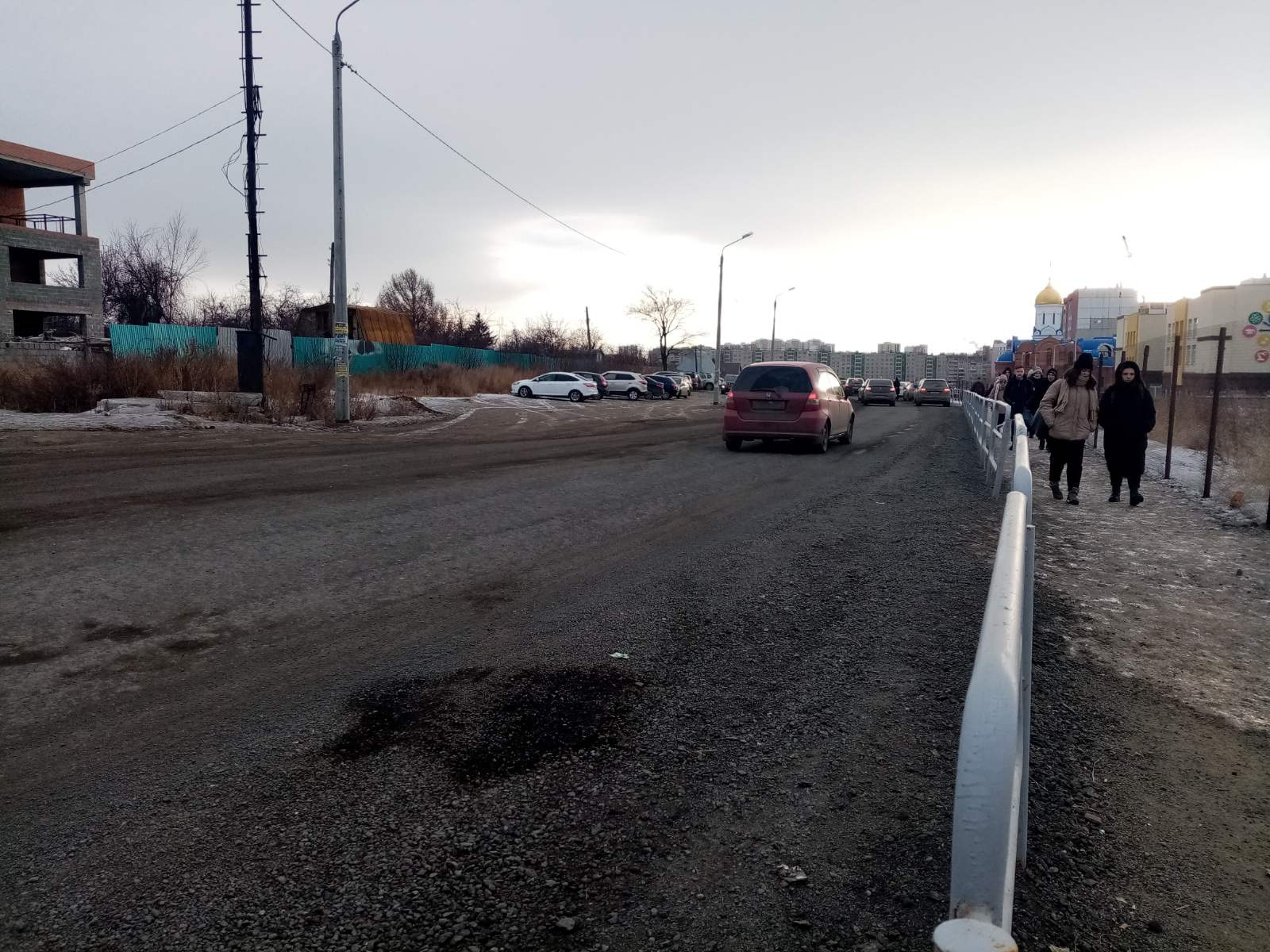 Частично на Молдавской дорога уже есть, но она грунтовая. В этом году около лицея дорогу засыпали асфальтовой срезкой Частично на Молдавской дорога уже есть, но она грунтовая. В этом году около лицея дорогу засыпали асфальтовой срезкой