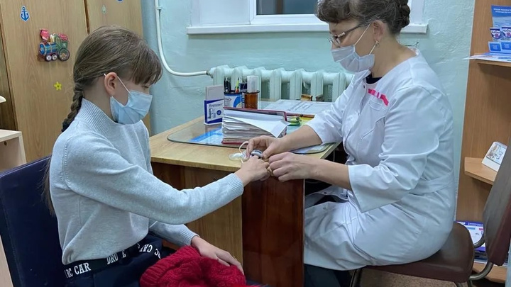 Первый подросток сделал прививку от коронавируса в Анжеро-Судженске