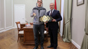 Губернатор Красноярского края подарил минусинцу Марку Петровскому квартиру за победу на чемпионате мира