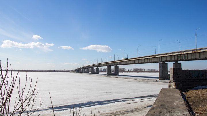 На Краснофлотском мосту ограничили движение грузового транспорта
