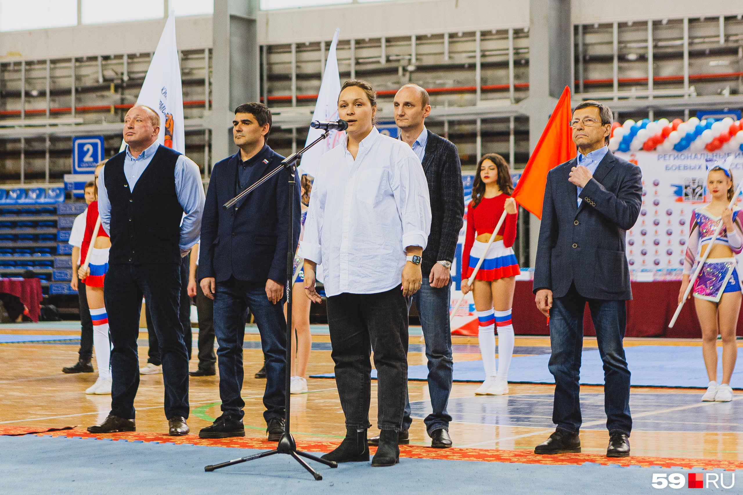 На открытие пришла министр спорта Пермского края Татьяна Чеснокова (на фото — у микрофона) На открытие пришла министр спорта Пермского края Татьяна Чеснокова (на фото — у микрофона)